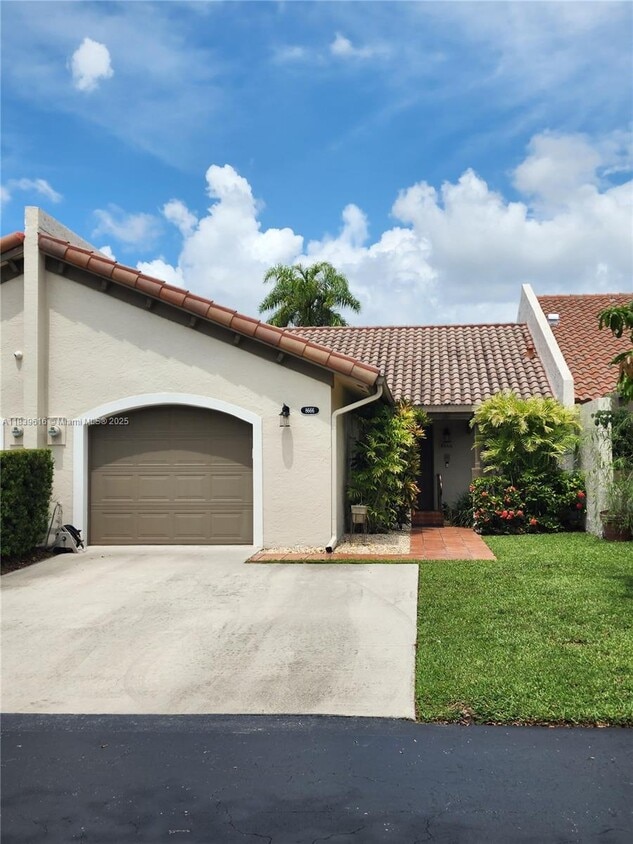 Primary Photo - 8666 SW 114th Pl