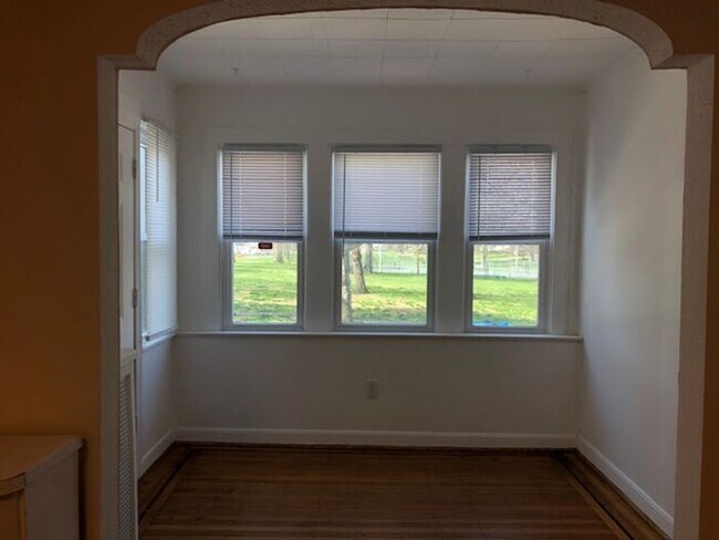 Building Photo - 3 Bedroom House for rent 19136