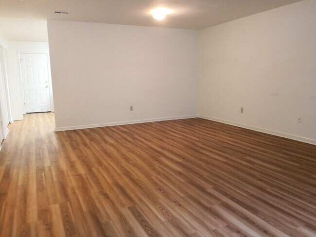 Building Photo - 439 Janie Ln