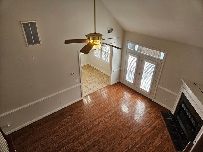 Foto del edificio - 104 Garden Trail Ln