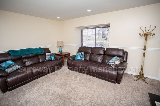 Photo - 207 Empress Ct Townhome
