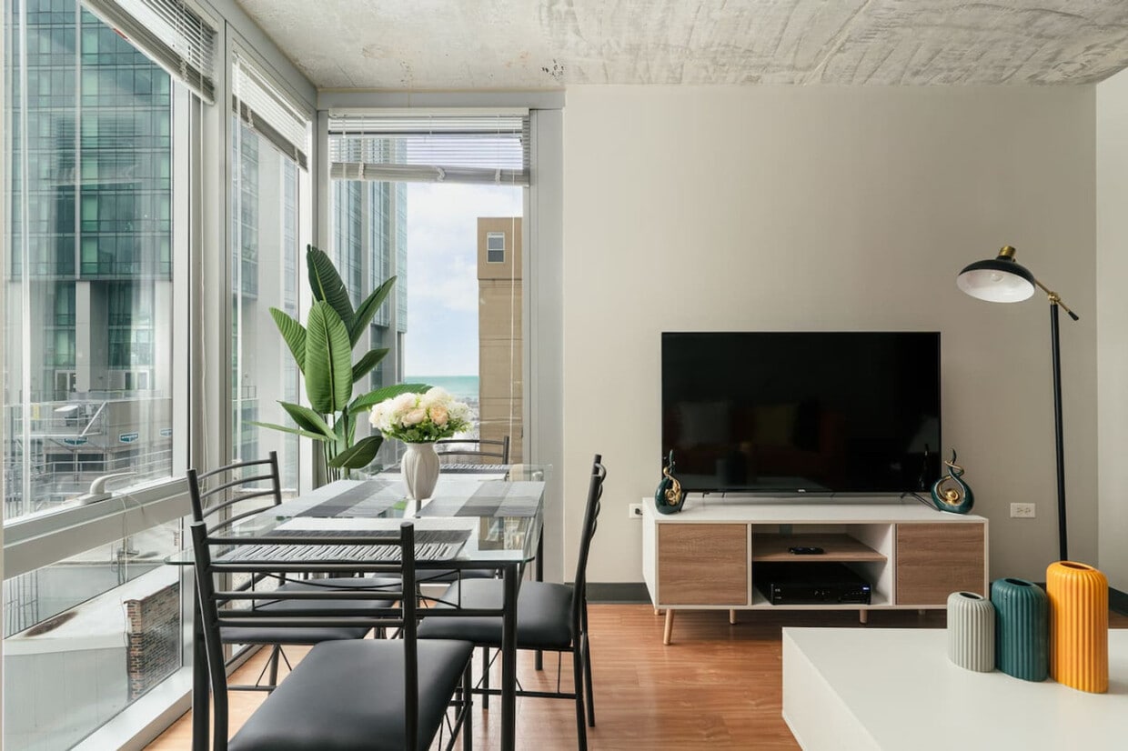 Foto principal - 829 S Wabash Ave