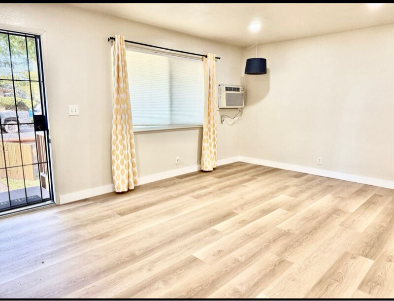 Foto principal - 1924 Celeste Ct