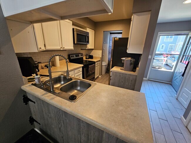 Foto del edificio - 4125 Charleston Dr