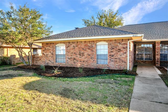 Foto del edificio - 2108 Teakwood Ln