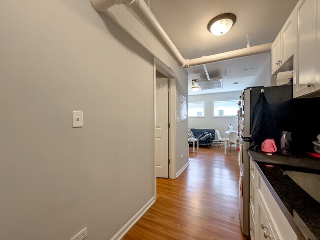Foto del edificio - 4714 N Racine Ave