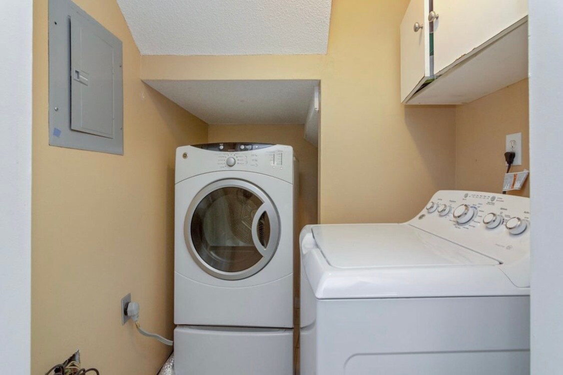 Laundry - 943 Ashley Ln