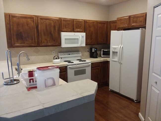 Building Photo - Furnished Two Bedroom Two Bathroom Caug...