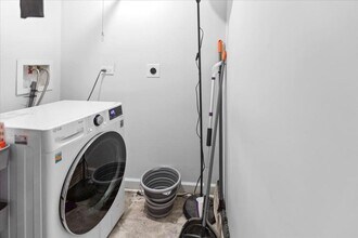 Building Photo - 442 W Arlington Pl