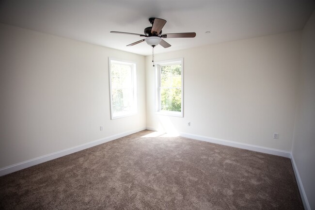 Foto del edificio - 19 Kendall Pond Rd