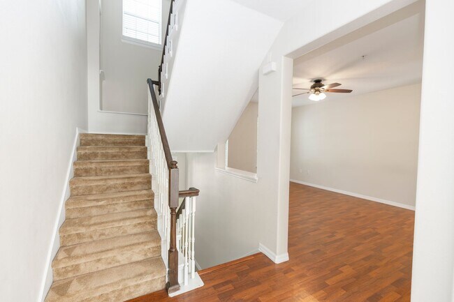 Foto del edificio - 3-story, 3/3.5, updated, townhome in the h...