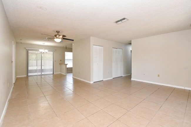 Building Photo - 27 Sapphire Run