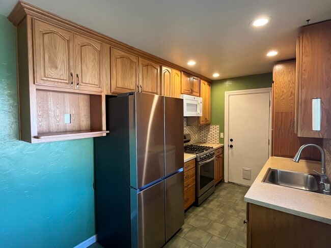 Foto del edificio - 4058 Lambert Rd