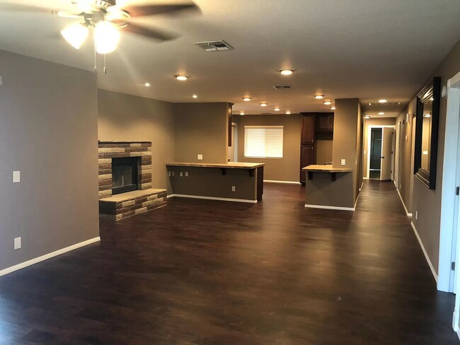 Foto del edificio - Apply Here www.realty480pm.appfolio.com/li...