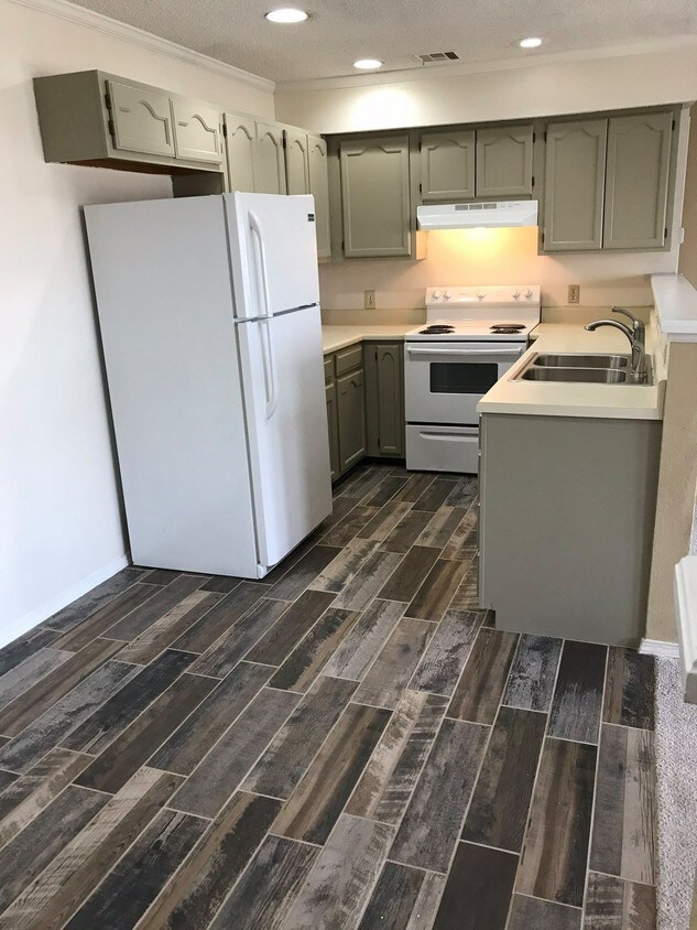 Foto principal - 2463 E 10th St