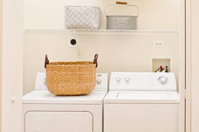 Building Photo - Ovaltine Court