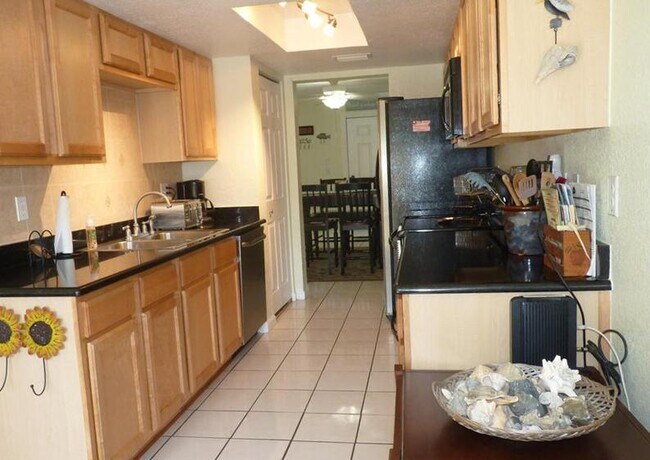 Foto del edificio - 8718 Bay Ct