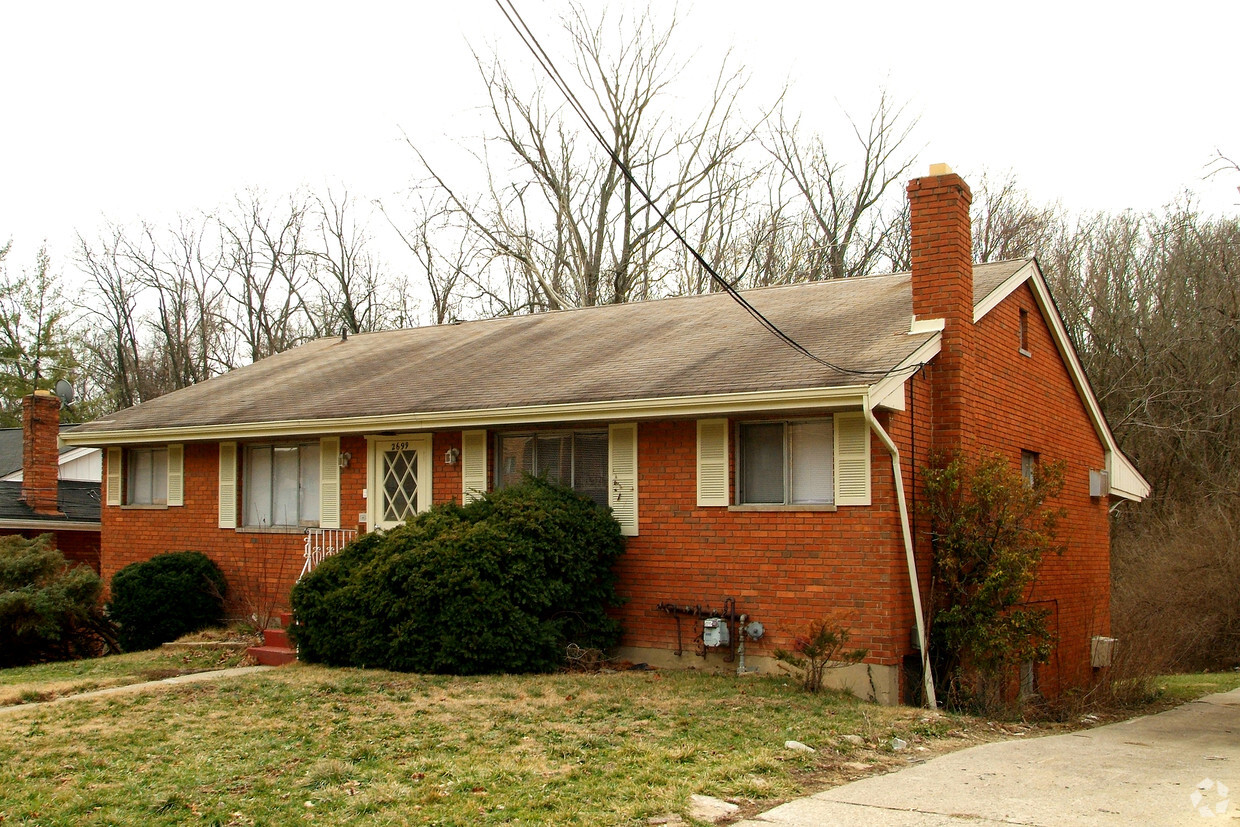 Building Photo - 2699 Lafeuille Ave