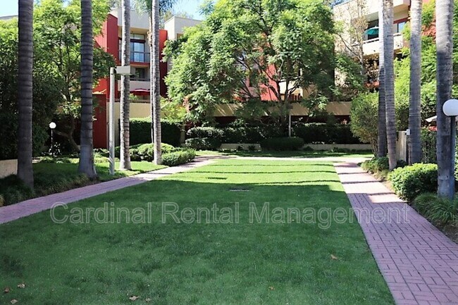 Foto del edificio - 3961 Via Marisol Via