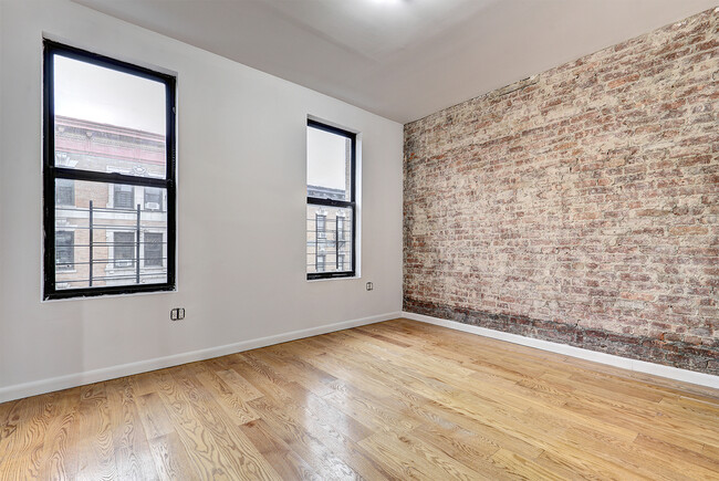 Building Photo - 511 W 159th St