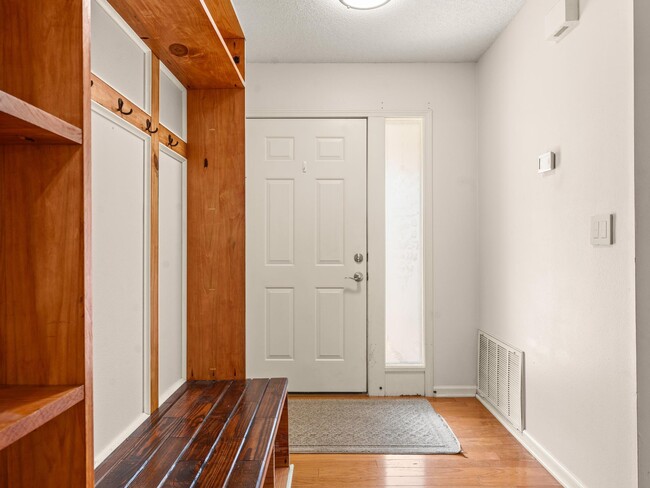 Building Photo - 339 Evergreen Ave