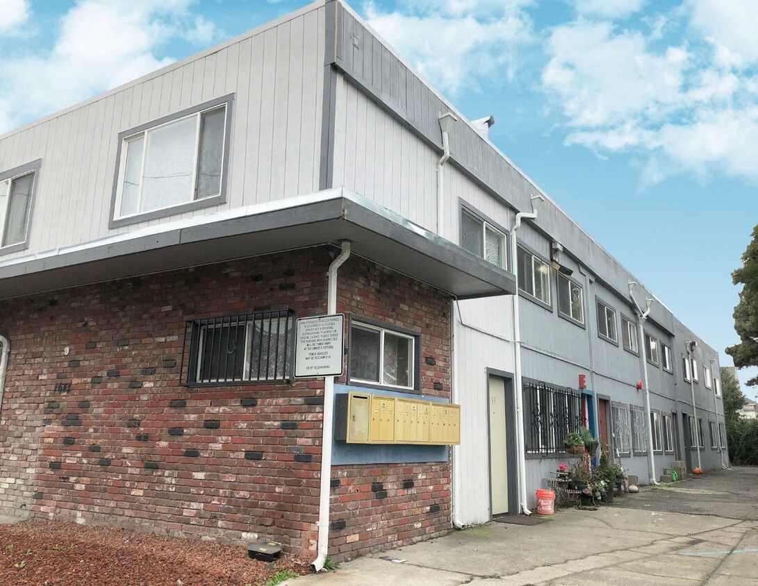 Primary Photo - 1027 41st Ave