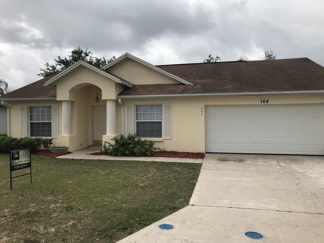Primary Photo - Single family home close to the lake and w...