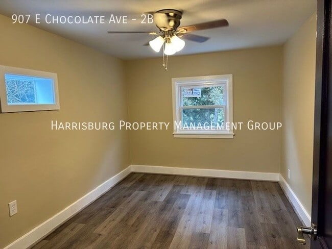 Building Photo - Welcome to our charming 2nd floor 1-bedroo...