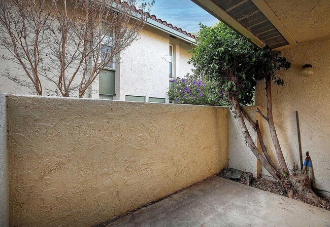 Building Photo - 5518 Armitos Ave