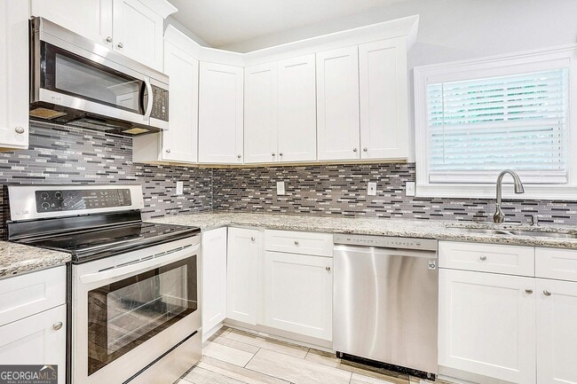 Building Photo - 246 Lakeview Dr