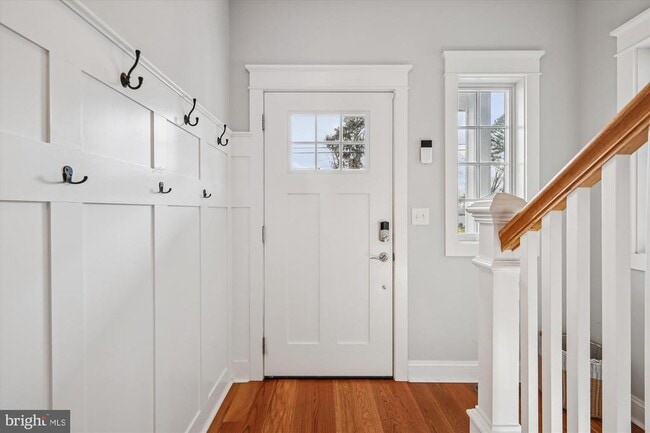 Building Photo - 215 E Chew Ave