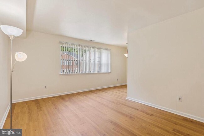 Foto del edificio - 223 Parker Ave