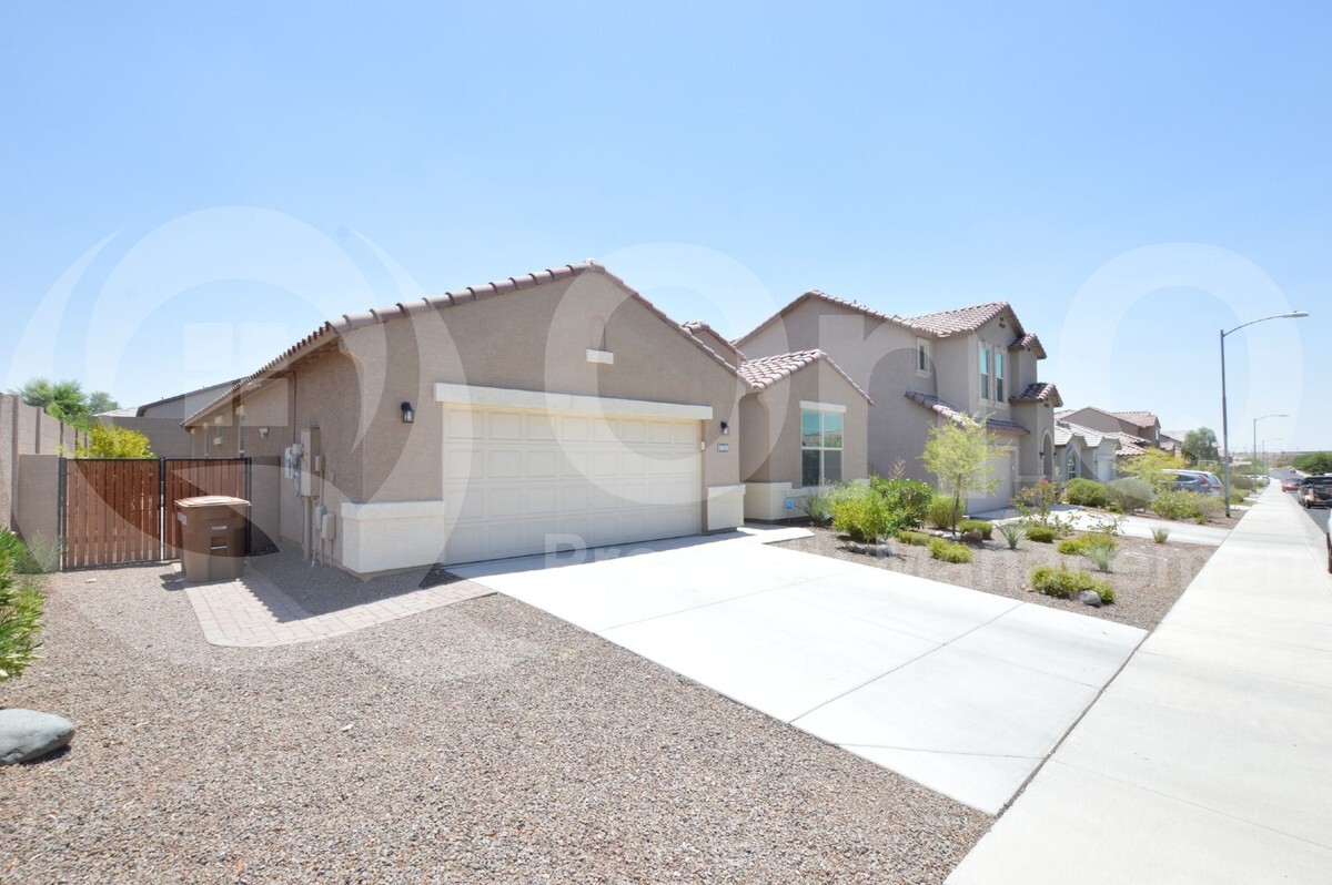 Primary Photo - 10743 W Bronco Trail
