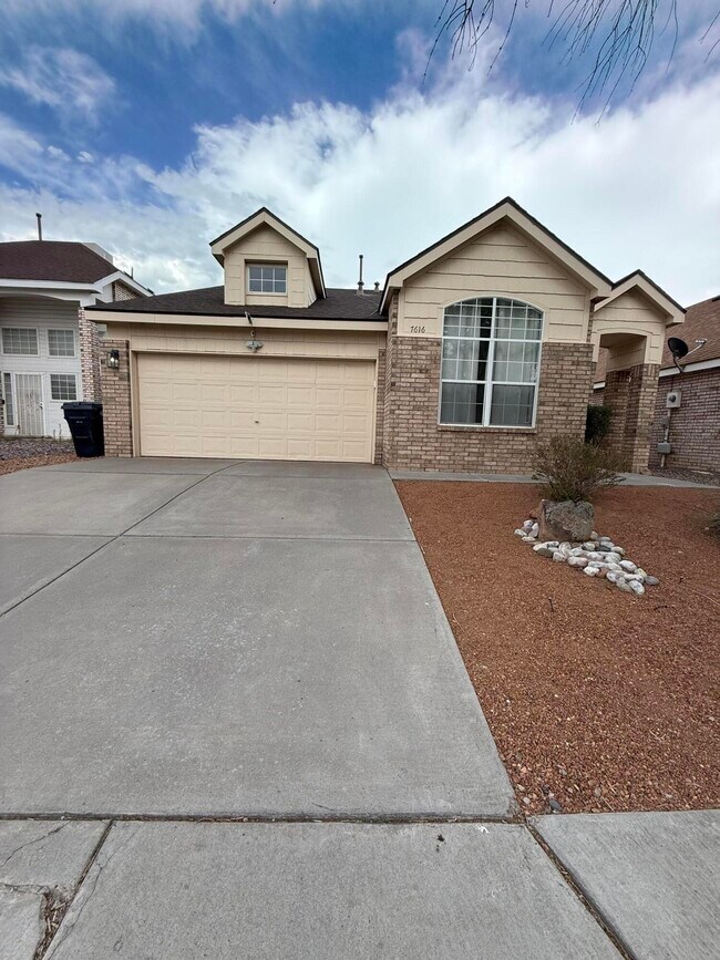 Foto del edificio - 7616 Copperfield Dr NE