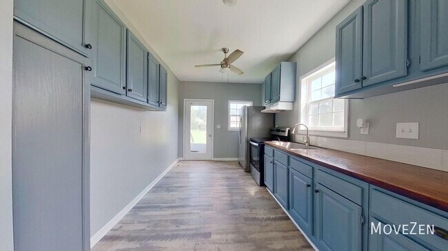 Foto del edificio - 5224 Old Walkertown Rd