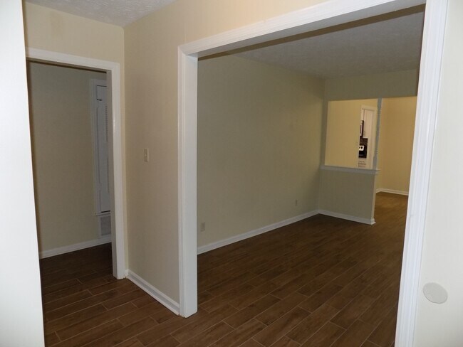 Building Photo - **Available Now** This Newly remodeled 3  ...