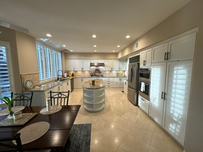 Building Photo - 11 Riviera