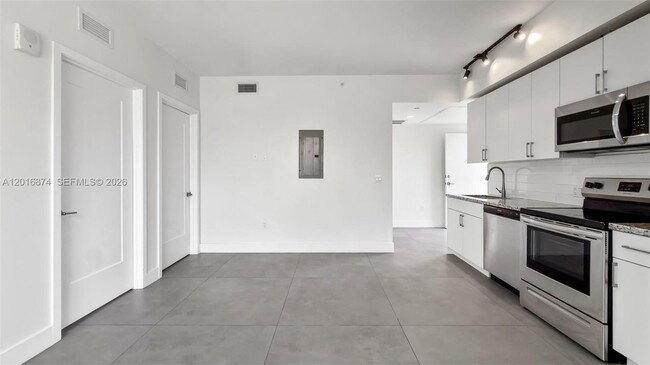 Building Photo - 1536 NW 15th Ave