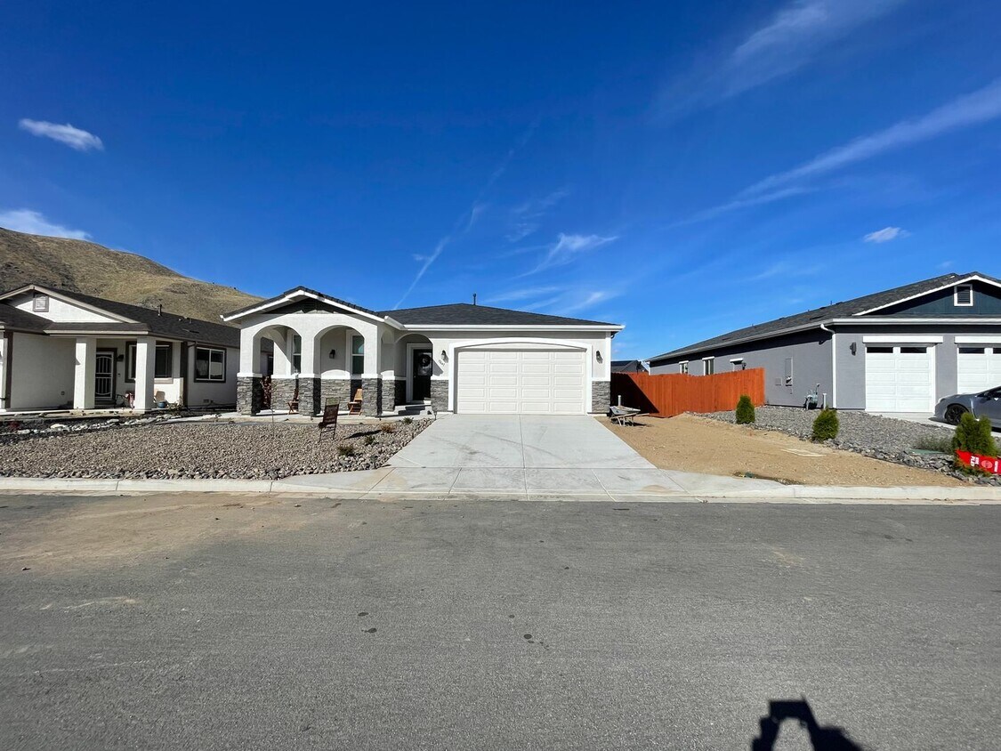 Gorgeous 3 bedroom 2 bath. Brand new buil... - Gorgeous 3 bedroom 2 bath.  Brand new buil...