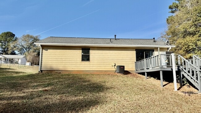 Building Photo - 110 Central Lake Dr