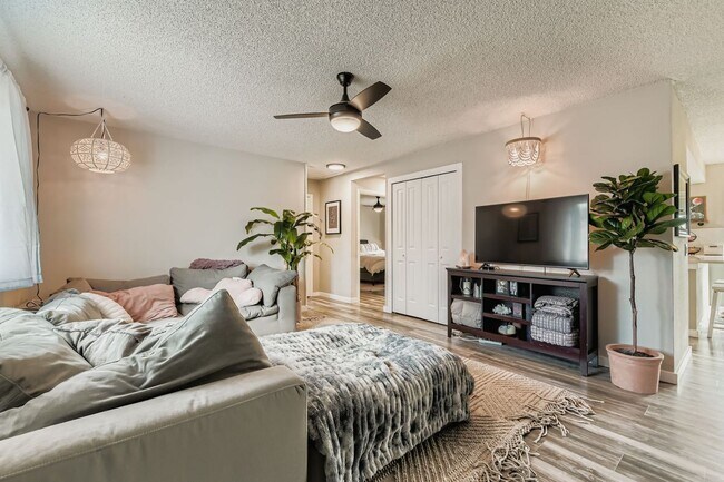 Foto del edificio - Charming 3 bed/1 bath Broomfield Home - Available December 20th!