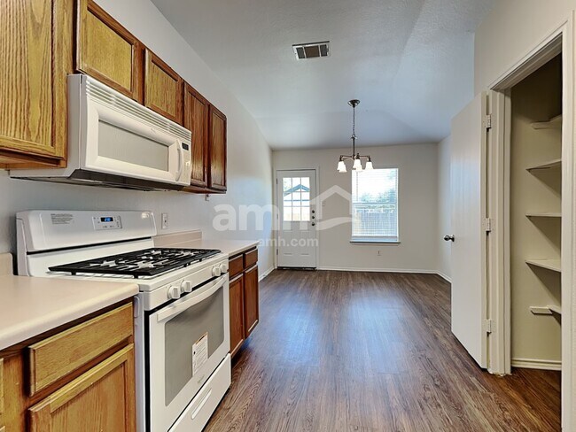 Foto del edificio - 300 Glen Valley Ln