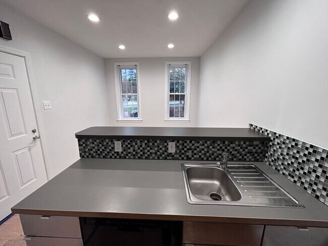 Photo - 2216 Summer St Apartment