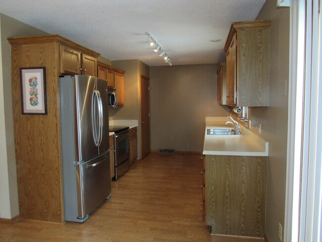 Building Photo - 3471 Crow Creek Rd