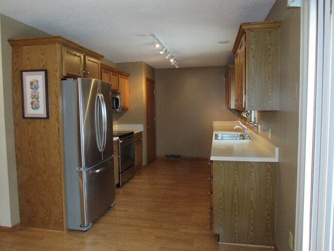 Foto del edificio - 3471 Crow Creek Rd