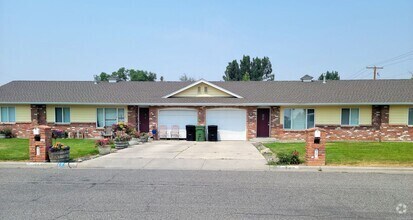 Building Photo - 345 Stillwater Ln