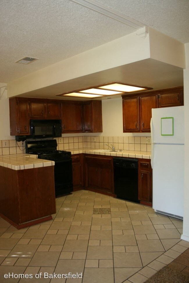 Building Photo - 3 br, 2 bath House - 6309 Castlepoint St