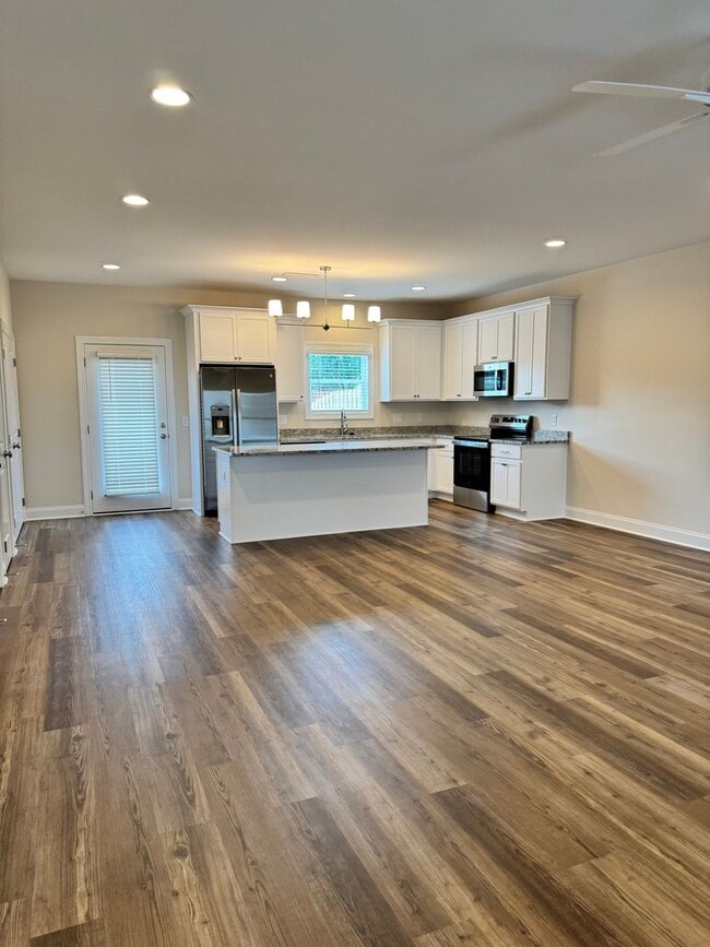 Building Photo - Brand New Townhome with Fence!