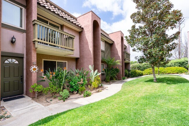 Building Photo - Beautiful Two-story Townhome