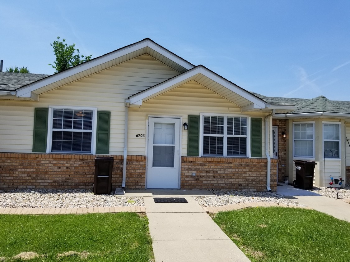 6704 Willow Pl, Godfrey, IL 62035 Apartments in Godfrey, IL
